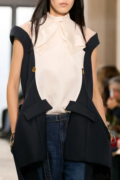 Look 28
